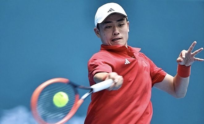 两人讨论的 两人讨论的